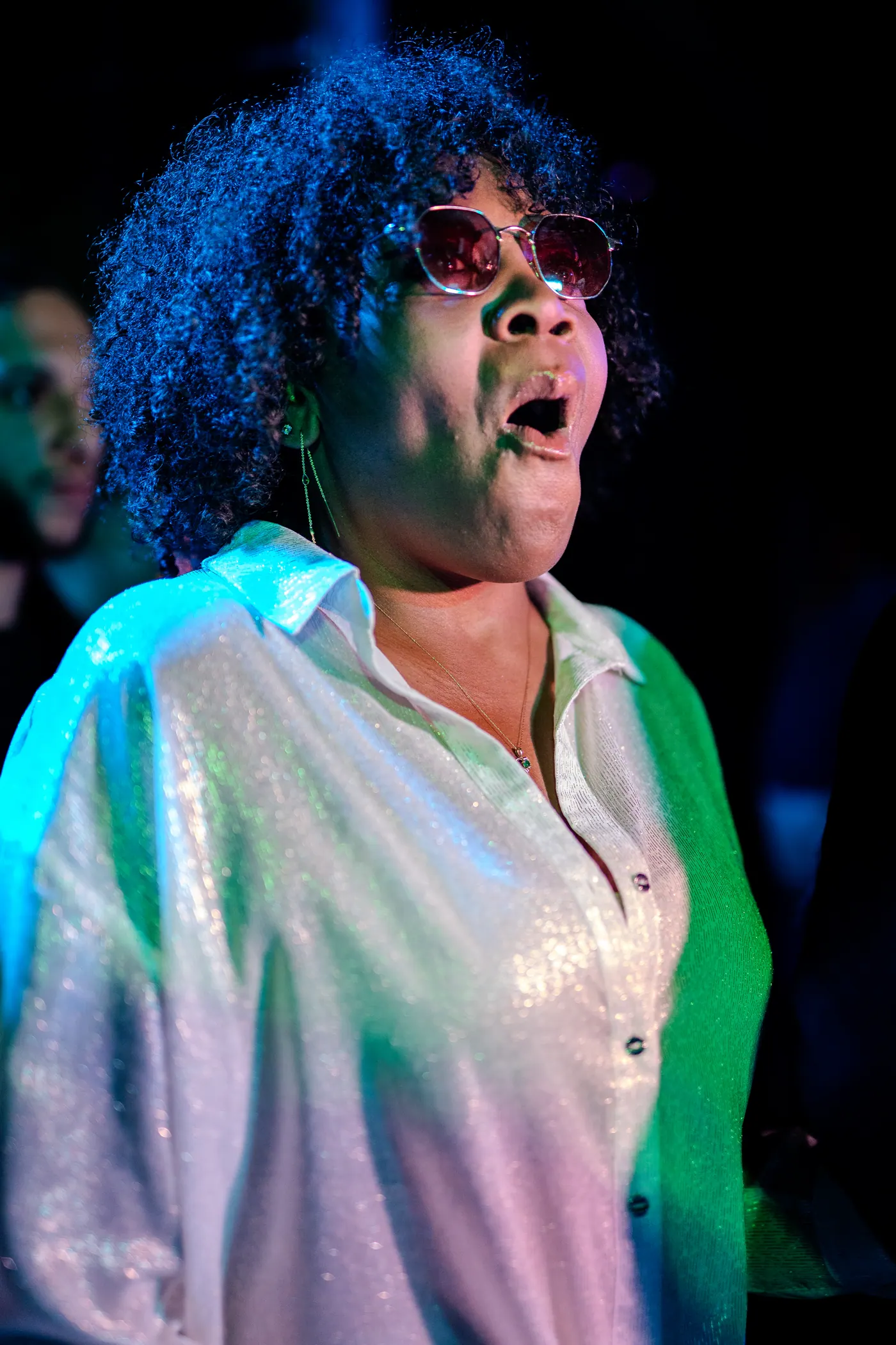Carmen Clayton chante